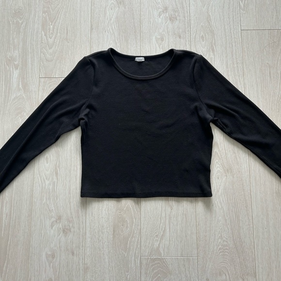 Black garage cropped long sleeve - Picture 1 of 2